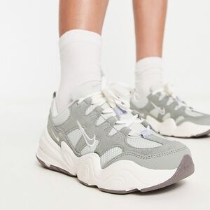 Like new women’s Nike sneakers